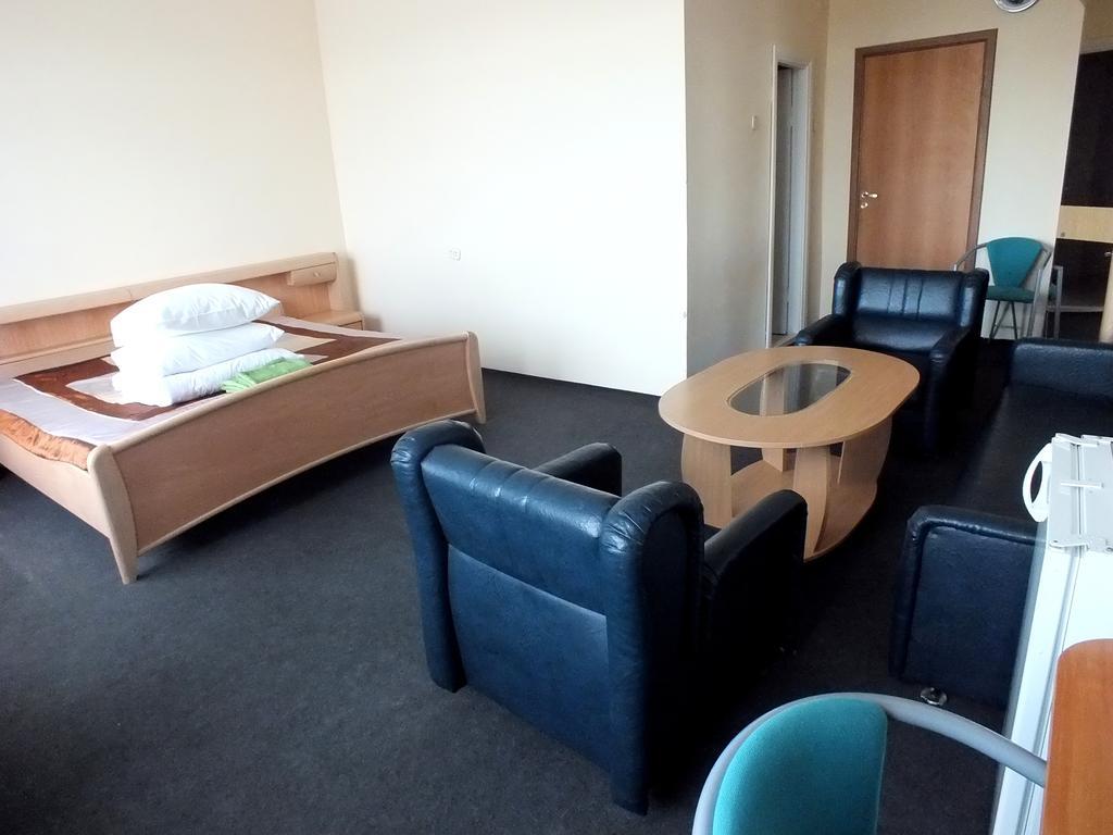 Motelis Jonuciai Garliava Habitación foto